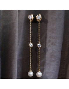 Sea of Beauty Earrings: Timeless elegance in movement