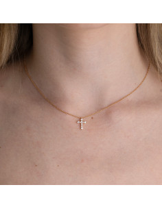 Cruz Diamante: Elegancia atemporal y fe en movimiento 2