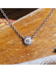 Solitaire Diamond: A universe of light around your neck