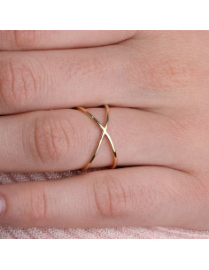 Yellow gold ring: Modern elegance for your urban style. 2