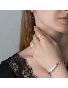 Pendientes Cruz, Elegancia Celestial para Entradas Triunfales 2