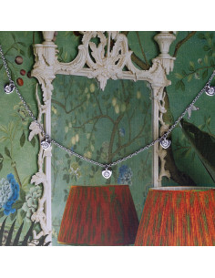 Gargantilla Corazones Brillantes: Elegancia Romántica en Cada Latido