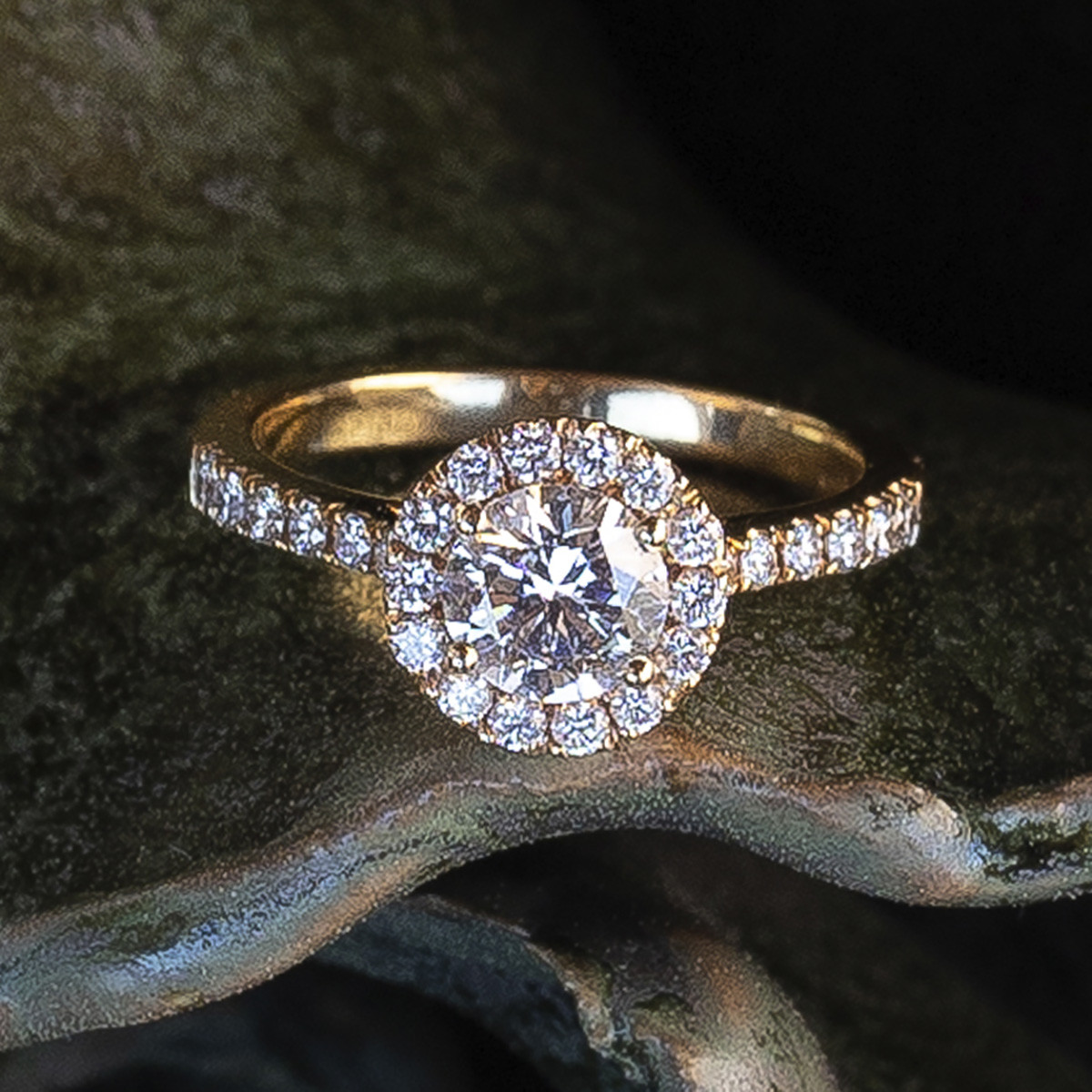 ROSE GOLD RING WITH DIAMOND HALO