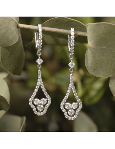 Pendientes largos de oro blanco con diamantes: Un símbolo de amor