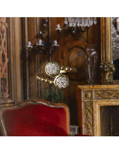 Anillo de oro con diamantes en extremos en forma de círculo 2