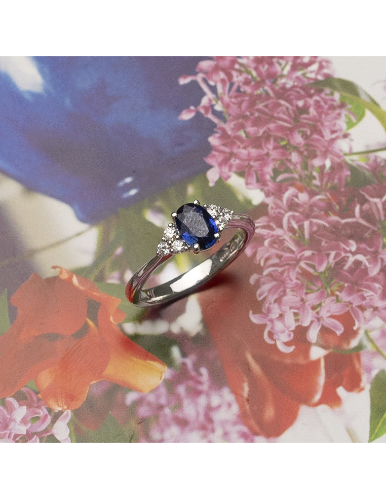 Anillo Zafiro Azul Diamantes Oro Blanco 18K - Elegancia Atemporal