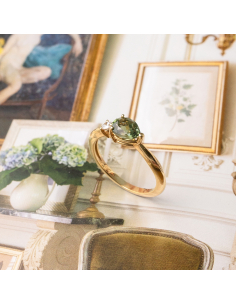 Anillo Oro Amarillo con Turmalina Verde y Diamante | Elegancia Natural
