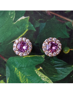 Deslumbra con Rosa: Pendientes de Botón con Zafiros y Diamantes