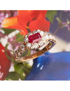 Ruby and Diamond Ring in Gold : Timeless elegance and sophistication