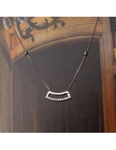 Collar de oro blanco con diseño curvo | Elegancia Curva