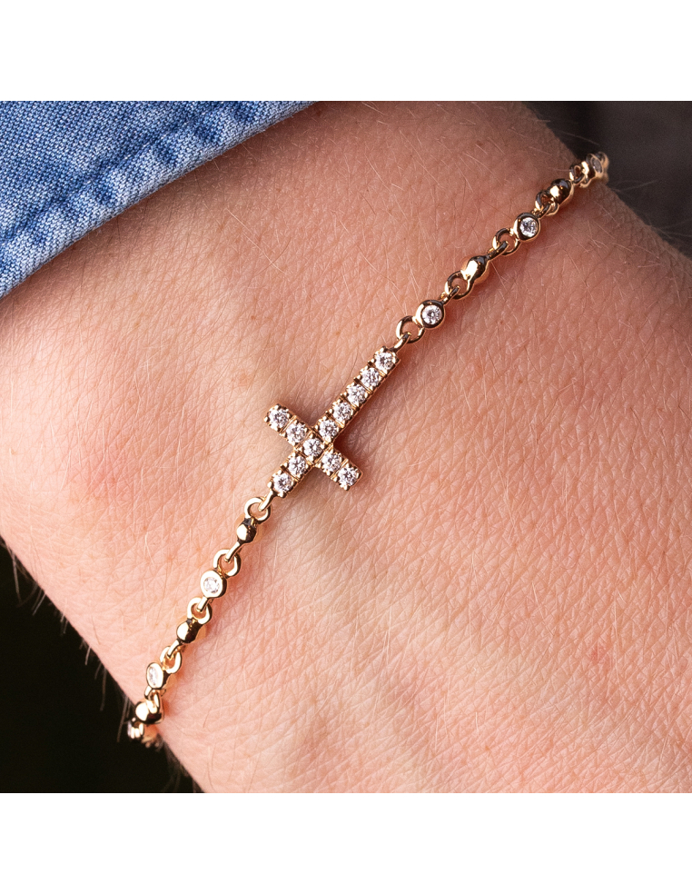 Gold bracelet with two-tone diamond cross - Sophistication and style