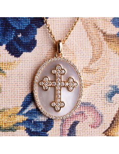 Collar de oro rosa con cruz de diamantes y madreperla | PR Joyeros