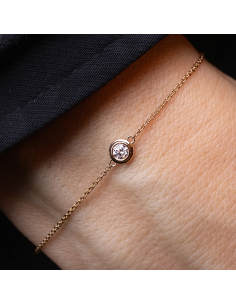 Yellow gold bracelet with solitaire diamond: luxury and versatility