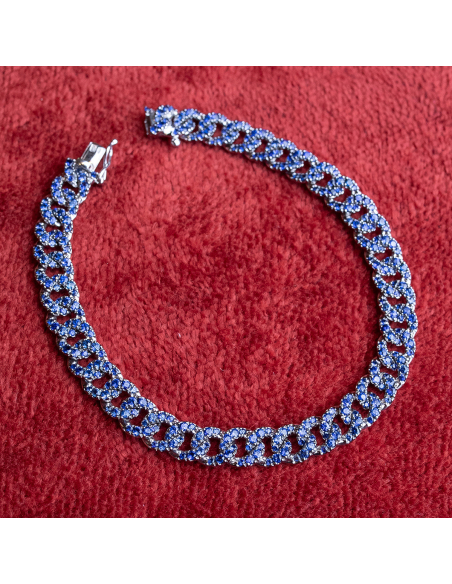 Bracelet in 18Kt white gold with sapphires: luxury and distinction