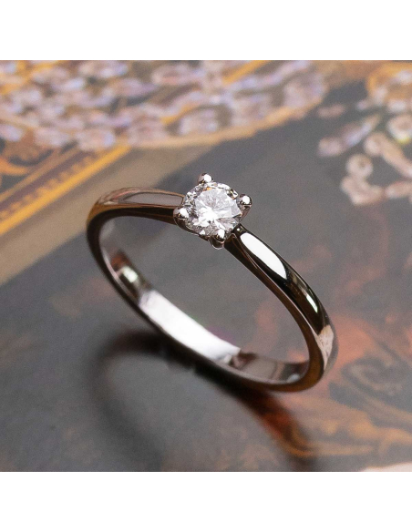 Anillo de Compromiso Solitario en Oro Blanco con Diamante