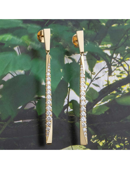 Pendientes Largos de Oro Amarillo y Diamantes Brillantes | PR Joyeros