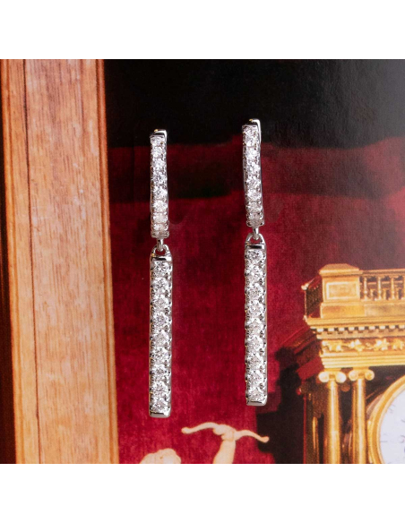 Pendientes de aro en oro blanco con colgante de diamantes