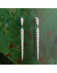 Long white gold earrings with elegant diamonds | PR Joyeros