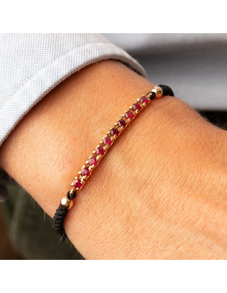 Pulsera con rubíes en oro rosa de 18Kt y macramé negro | PR Joyeros