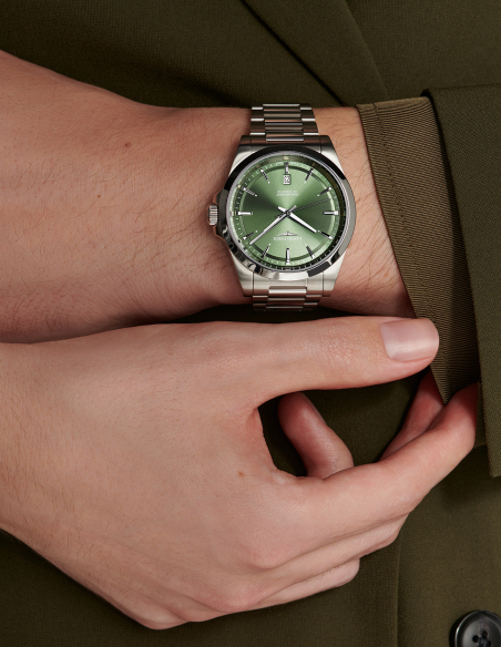 Longines Conquest Green: Modern Elegance & Sporty Spirit