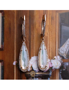 Pendientes de oro rosa con diamantes y madreperla – Brillo elegante