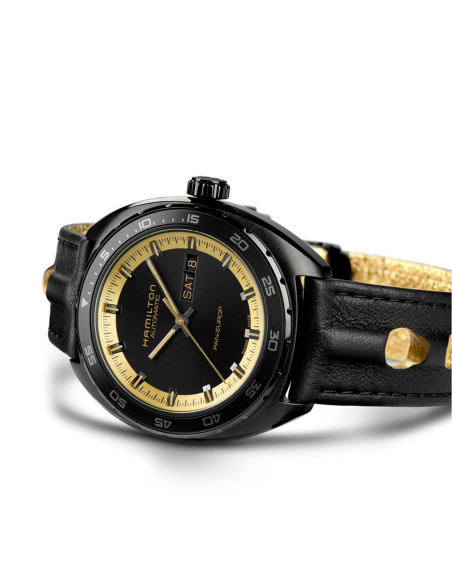 Hamilton Pan Europ Black & Gold: Cine y elegancia en tu muñeca.