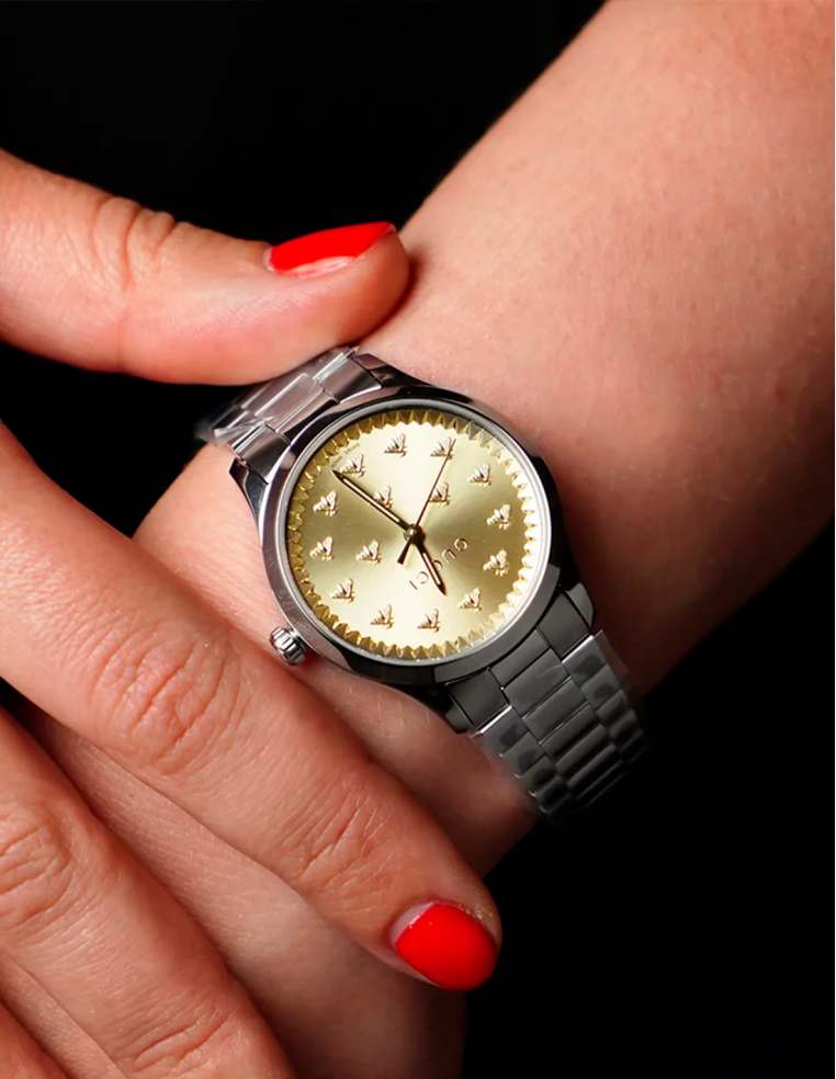 Reloj Gucci G-Timeless con Abejas, 32 mm - Esfera Dorada