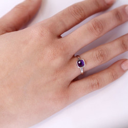 WHITE GOLD RING WITH AMETHYST