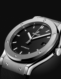 Hublot Classic Fusion Titanium | Elegancia y Precisión 2