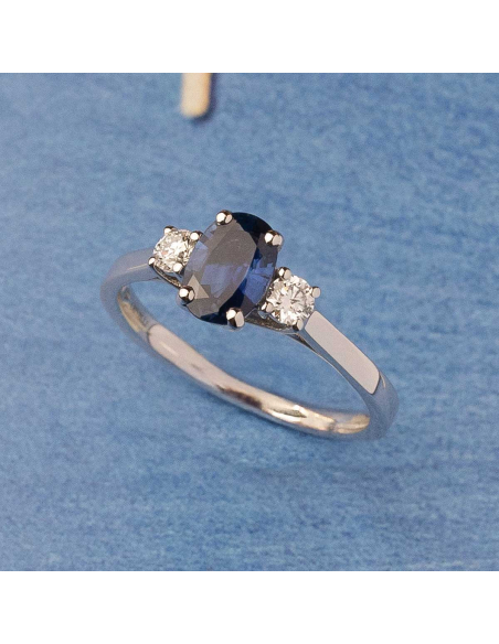 White Gold 18K Ring with Sapphire and Diamonds | PR Jewellers
