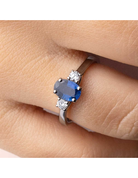 Anillo de Oro Blanco 18K con Zafiro y Diamantes | PR Joyeros