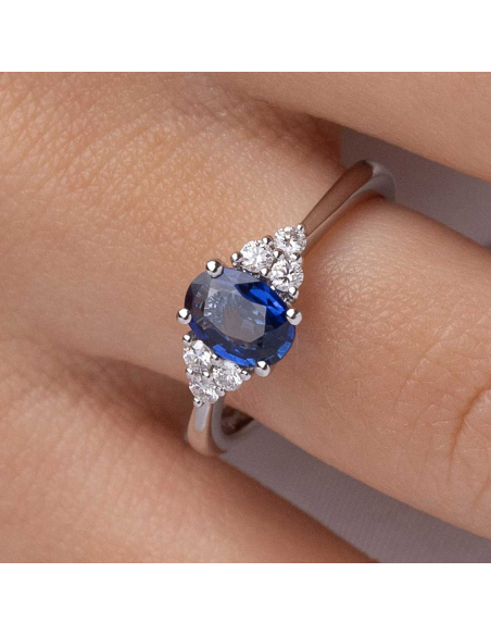 Anillo Zafiro Azul Diamantes Oro Blanco 18K - Elegancia Atemporal