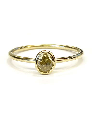 Anillo de oro amarillo con diamante oval: incomparable