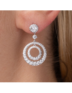 Long 18-carat gold earrings with sparkling diamonds | PR Jewellers 2