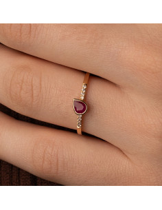 Anillo de Rubí y Diamantes: Un Símbolo de Pasión y Elegancia 2