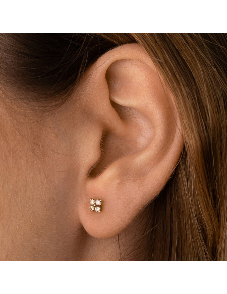 Diamond Flower Earrings: A Floral Touch for Your Bold Style