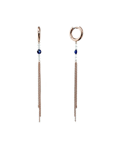 Long earrings, a touch of glamour for your most special nights.