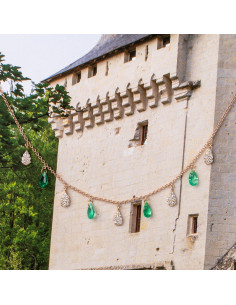 EMERALD AND DIAMOND NECKLACE Timeless elegance and incomparable sparkl