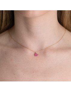 Collar "Kiara" de oro rosa con corazón de rubíes. Un símbolo de amor 2