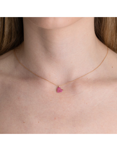 Collar "Kiara" de oro rosa con corazón de rubíes. Un símbolo de amor
