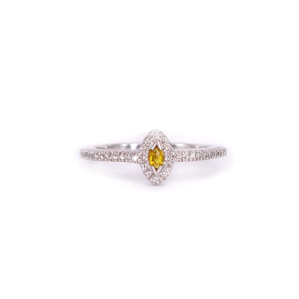 RING MADE OF WHITE GOLD AND YELLOW SAPPHIRE DIAMONDS